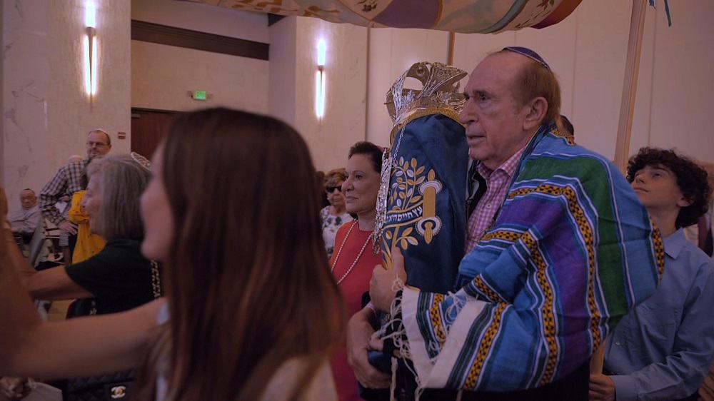 Ron-Meryl-Gallatin-holding-new-Torah-