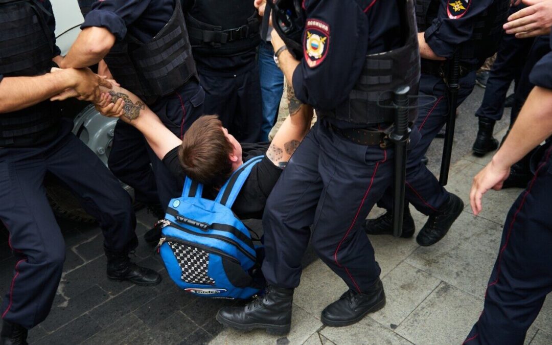 Teen Influencer Sues ‘Looksmaxxing’ Streamer Clavicular for Battery, Fraud